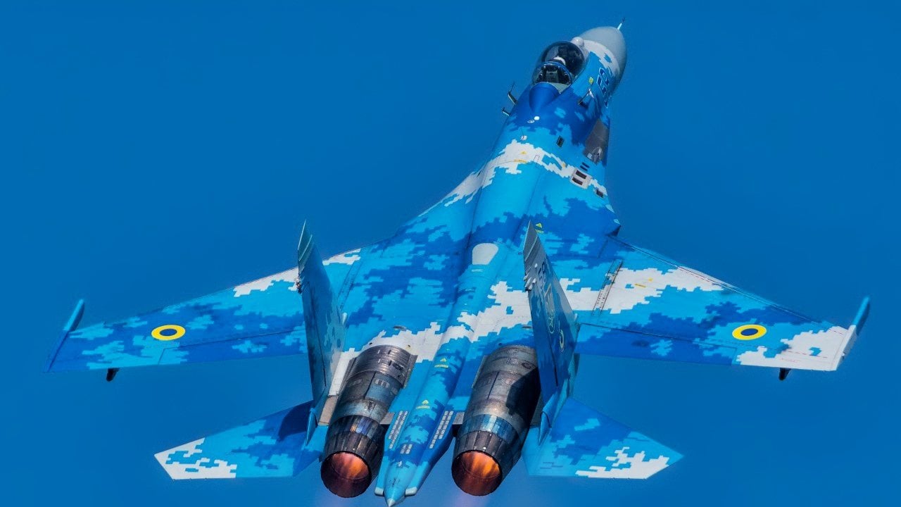 Russias Sukhoi Su 27 Flanker Built To Kill Air Force F 15 Fighters The National Interest 